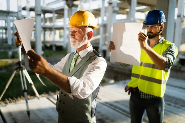 Ingeniero Capataz Trabajador Discutiendo Trabajando Obras Construcción — Foto de Stock