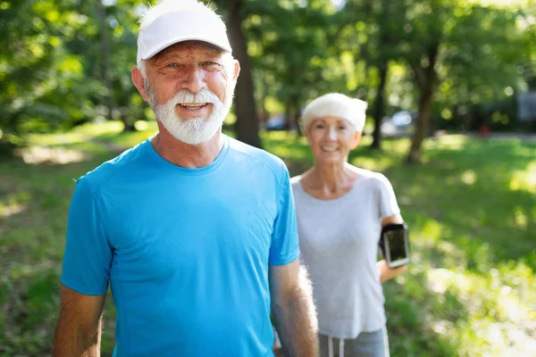 Pareja Mayor Trotando Corriendo Aire Libre Naturaleza — Foto de Stock