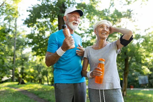 Beau Couple Sénior Jogging Dans Nature Vivant Bonne Santé — Photo