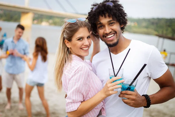 Grupo Amigos Pasando Buen Rato Playa Fiesta Verano — Foto de Stock