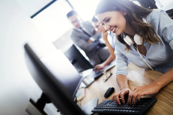 Succesvolle Gelukkige Zakelijke Groep Van Mensen Aan Het Werk Functie — Stockfoto