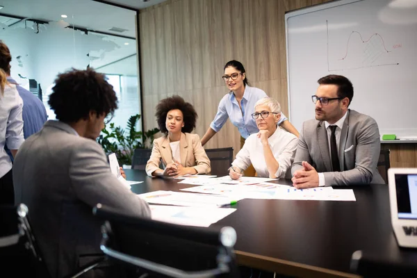 Des Gens Affaires Créatifs Travaillant Sur Projet Entreprise Dans Bureau — Photo