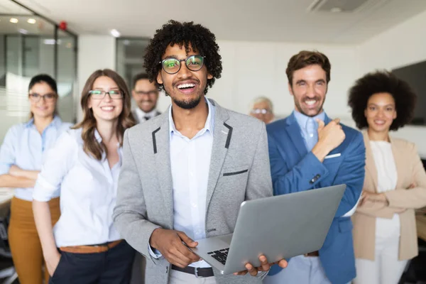 Grupp Framgångsrika Glada Affärsmän Jobbet — Stockfoto