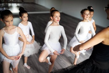 Uygun çocuk bale Studio birlikte egzersiz grup