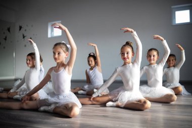 Uygun çocuk bale Studio birlikte egzersiz grup