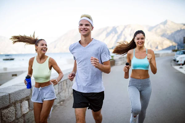 Löpning Sport Exercerande Och Hälsosam Livsstil Konceptet Glada Människor Jogging — Stockfoto