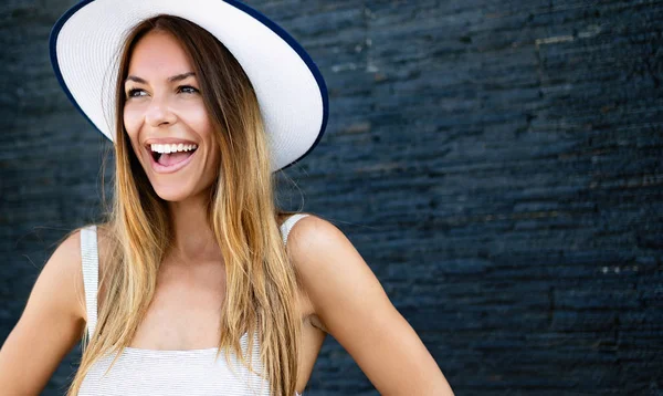 Beautiful Brunette Young Woman Wearing Dress Hat Smiling — Stock Photo, Image