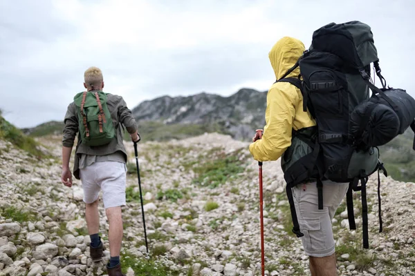 Aventura Viagens Turismo Caminhada Conceito Pessoas Grupo Amigos Sorridentes Com — Fotografia de Stock