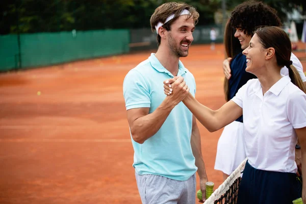 Csoport Boldog Teniszezőnő Kézfogás Lejátszása Után Tenisz Mérkőzés Tisztelet Fairplay — Stock Fotó