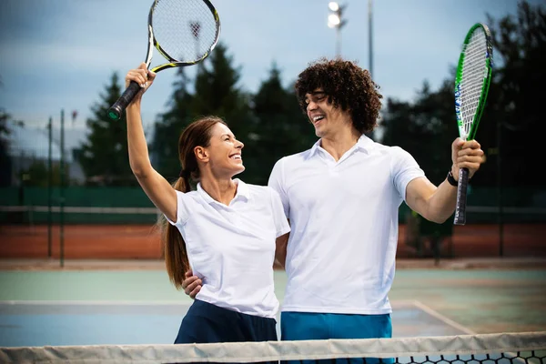 Boldog Ember Együtt Játszott Tenisz Illik Sport Koncepció — Stock Fotó