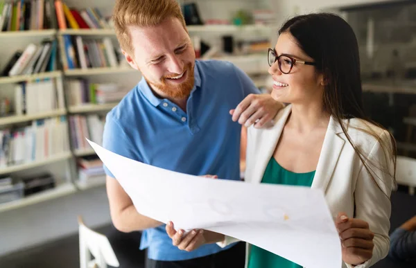 Kreativa Affärsmän Som Arbetar Med Affärsprojekt Kontoret — Stockfoto