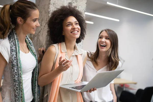 İş Adamları Toplantısı Konferans Takım Çalışması Kurumsal Konsepti