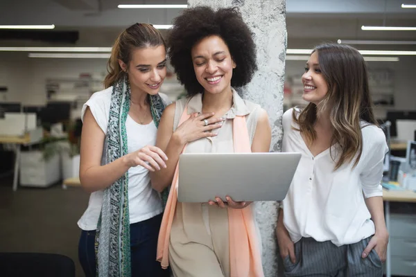 İş Adamları Toplantısı Konferans Takım Çalışması Kurumsal Konsepti