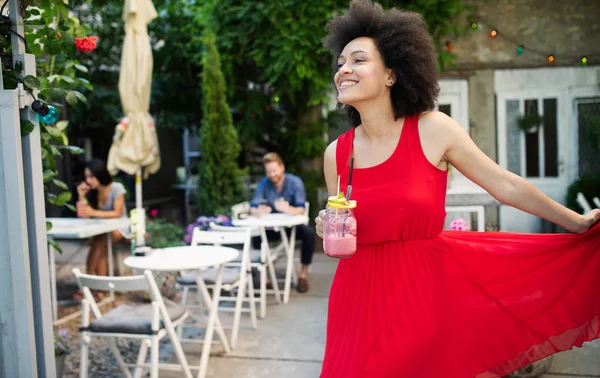 Beautiful Black Woman Drinking Healthy Drink Smiling — Stock Photo, Image