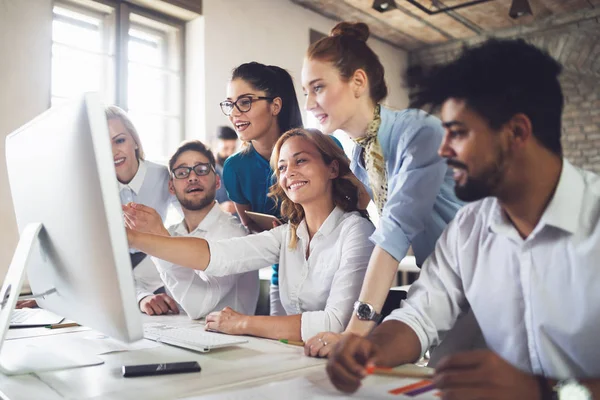 Gruppo Giovani Professionisti Che Hanno Incontro Diverso Gruppo Giovani Designer — Foto Stock