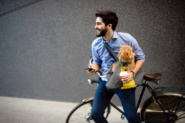 Τρόπος Ζωής Επικοινωνίας Και Τους Ανθρώπους Έννοια Νέος Άνθρωπος Ποδήλατο — Φωτογραφία Αρχείου