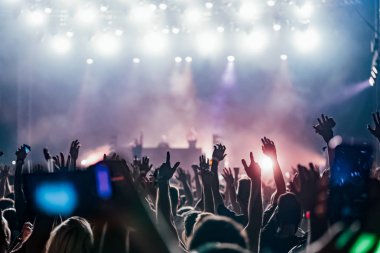 Dans eden kalabalığa müzik konser Festivali resmi