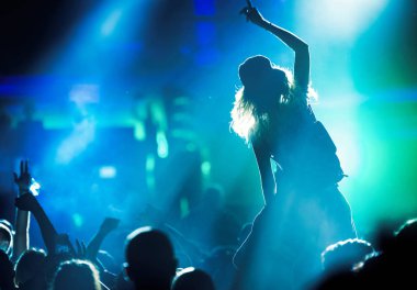 Dans eden kalabalığa müzik konser Festivali resmi