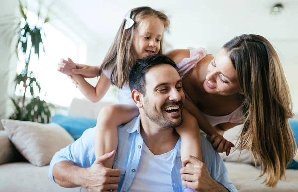 Gelukkige Familie Plezier Tijd Samen Thuis — Stockfoto