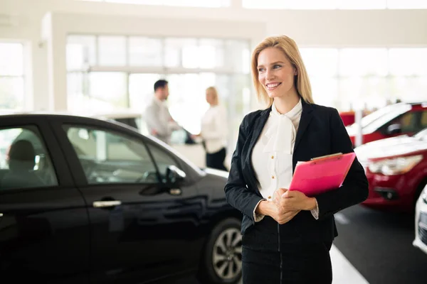 Bild Einer Attraktiven Lächelnden Verkäuferin Die Einem Unternehmen Arbeitet — Stockfoto