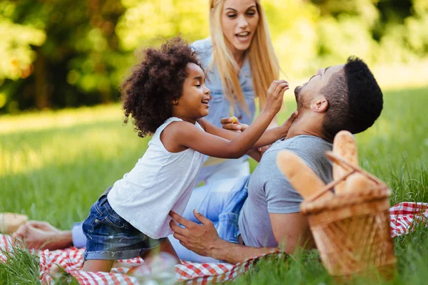 Gelukkige Familie Plezier Tijd Samen Picknick — Stockfoto