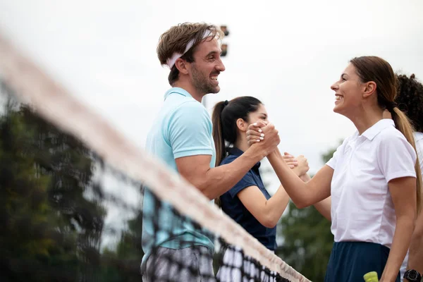 Счастливые Люди Вместе Играют Теннис Концепция — стоковое фото