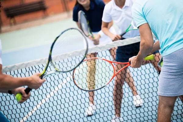 Happy Ταιριάζει Άνθρωποι Που Παίζουν Μαζί Τένις Έννοια Άθλημα — Φωτογραφία Αρχείου