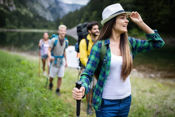 Group Happy People Friends Hiking Together Outdoor — Stock Photo, Image