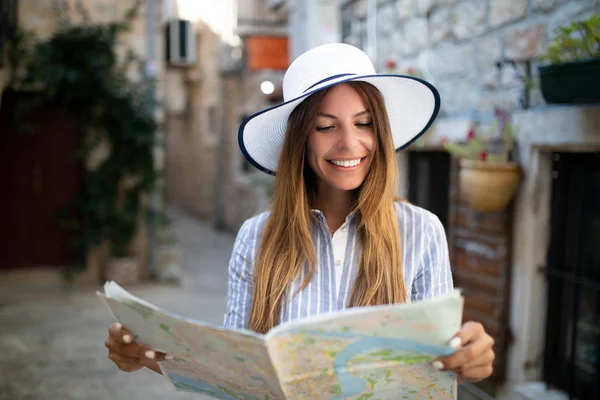 Jovem Menina Bonita Viajando Divertindo Nas Férias Verão — Fotografia de Stock