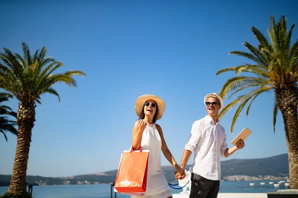 Verliebtes Paar Genießt Den Sommerurlaub — Stockfoto