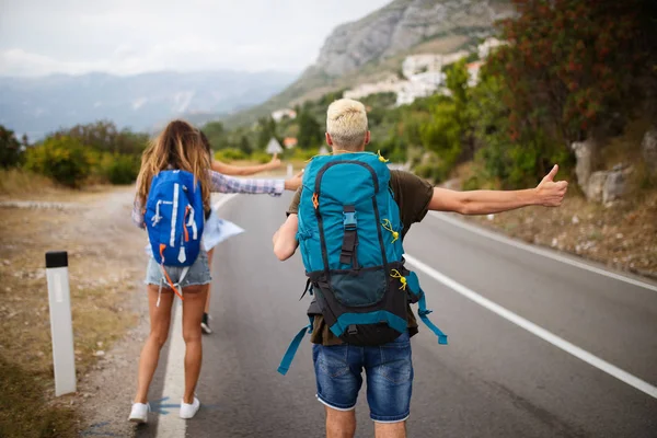 Grupo Amigo Viajante Andando Divertindo Estilo Vida Viagem Conceito Férias — Fotografia de Stock