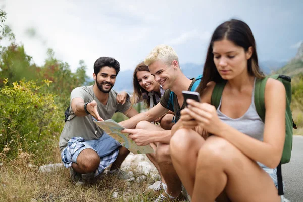Group Friends Walking Traveling Outdoor — Stock Photo, Image