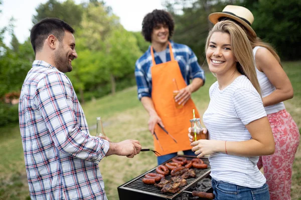 Happy Friends Making Barbecue Having Lunch Nature — Stock Photo, Image