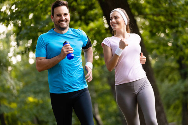 Тренажерный зал для влюбленных на открытом воздухе
