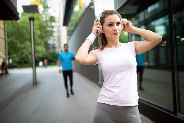 Jovem Menina Desportiva Fazendo Uma Pausa Exercício — Fotografia de Stock