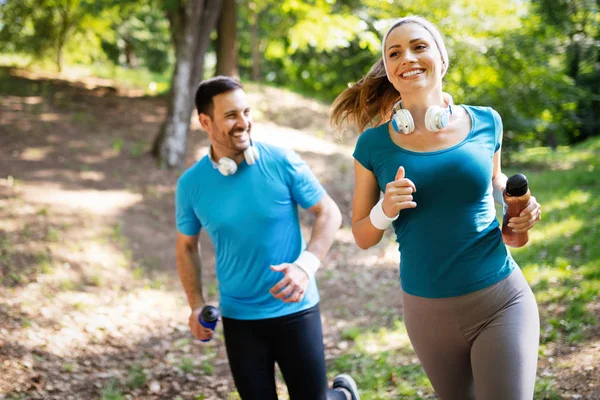 Treinamento Fitness Para Casal Apaixonado Livre — Fotografia de Stock