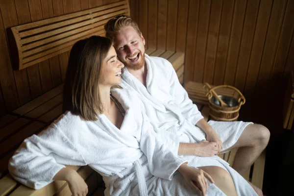 Glückliches Schönes Paar Beim Gemeinsamen Saunagang Wellnessbereich — Stockfoto