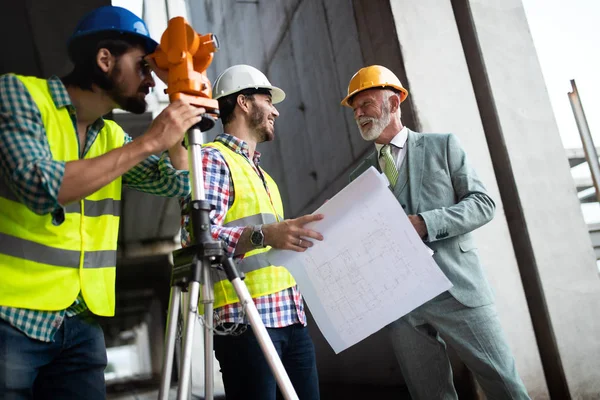 Ingeniero Gerente Obra Trabajando Con Planos Planos — Foto de Stock