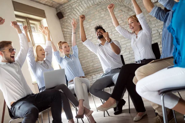 Exitoso Grupo Feliz Estudiantes Que Aprenden Ingeniería Software Negocios Durante —  Fotos de Stock