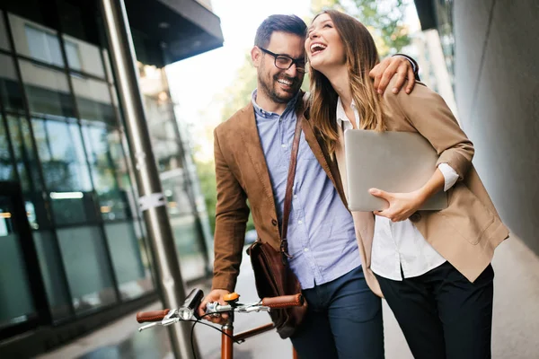 Gelukkig Office Vrouw Met Business Man Paar Genieten Van Pauze — Stockfoto