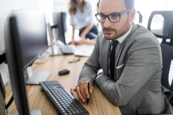 Succesvolle Gelukkige Zakelijke Groep Van Mensen Aan Het Werk Functie — Stockfoto