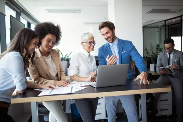 Les Gens Affaires Travaillent Conférence Réunion Dans Bureau Moderne — Photo