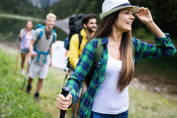 Group Friends Backpacks Trekking Together Nature — Stock Photo, Image