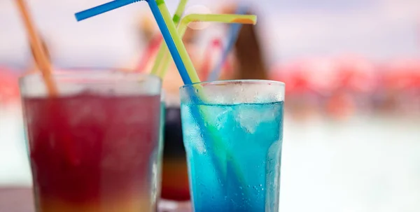 Tropische Cocktails Mit Frischen Getränken Tropischen Strand — Stockfoto