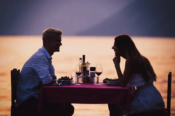 Gente Celebración Vacaciones Luna Miel Concepto Romántico Pareja Joven Disfrutando — Foto de Stock