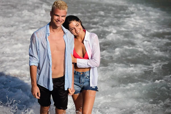 Glückliches Romantisches Paar Mit Spaß Strand Einem Sonnigen Tag — Stockfoto