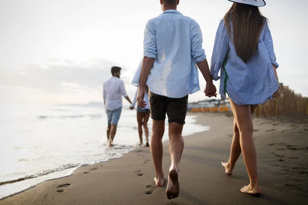 Happy Group Friends Enjoying Summer Vacation Sunset Beach — Stock Photo, Image