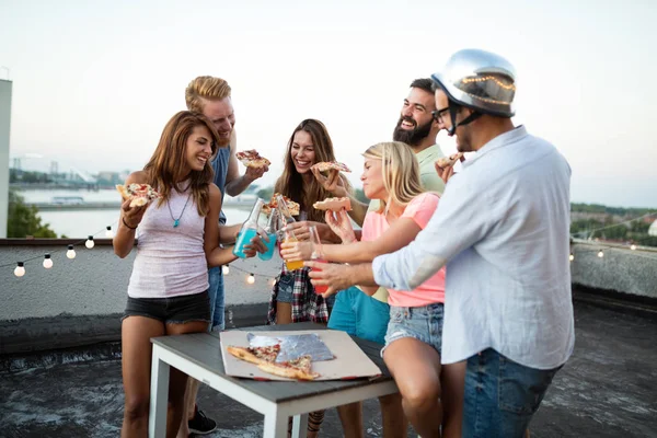 Avoir Grand Temps Avec Des Amis Fête Sur Toit — Photo