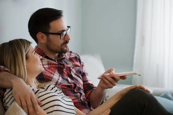 Young Attractive Couple Sitting Couch Watching Television — Stock Photo, Image