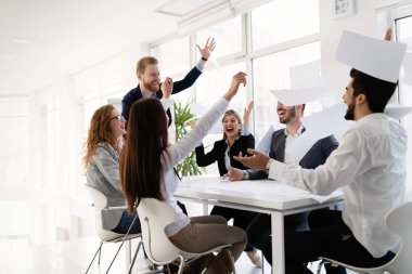 Takım birlikte Office proje üzerinde çalışan mimarlar